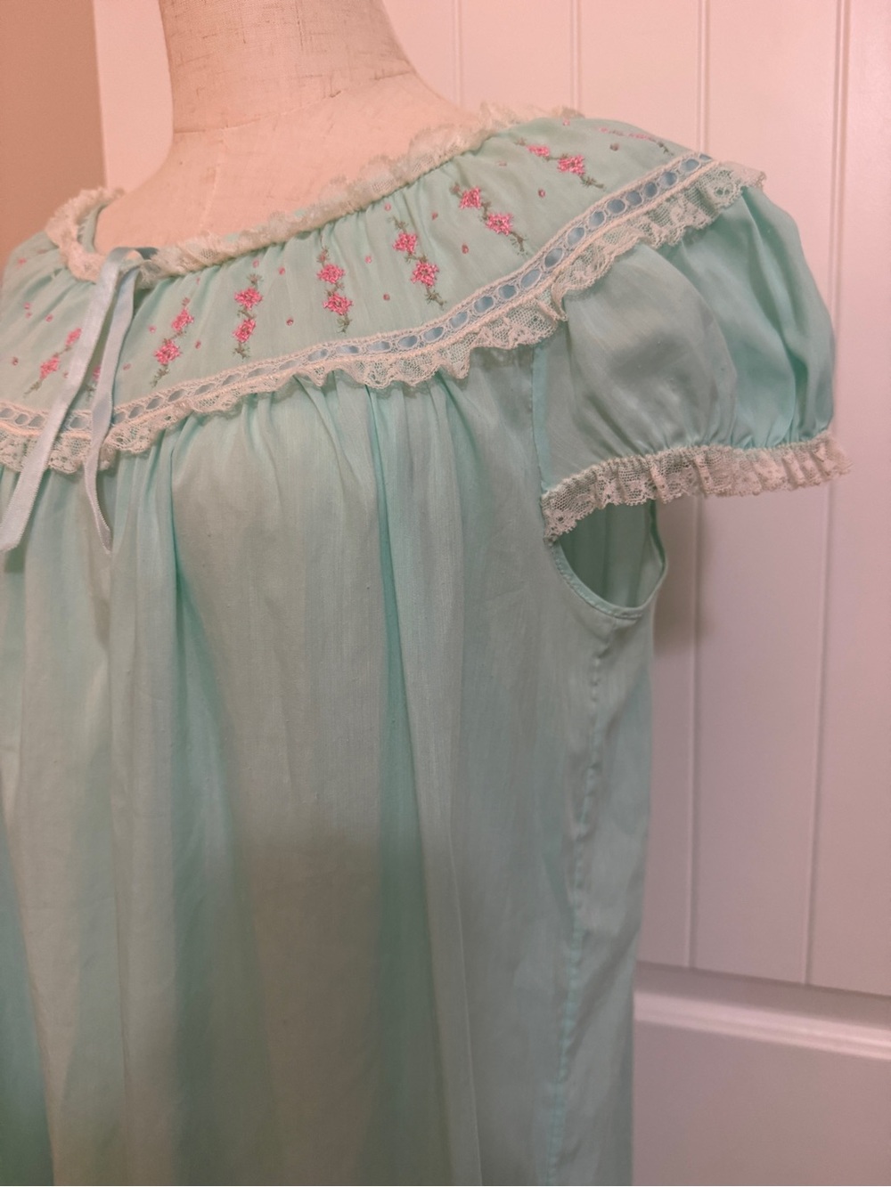 Melissa by Barbizon Vintage Light Aqua Nightgown with Delicate Lace Yoke Sz Med - Picture 8 of 17
